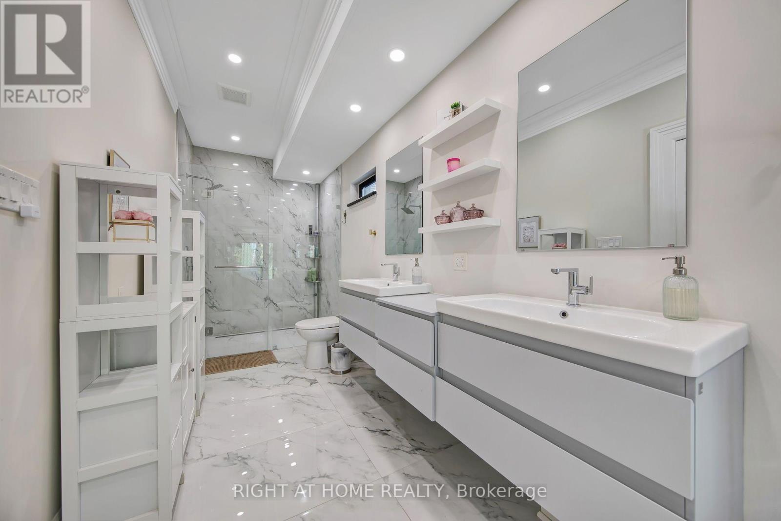 1017 Lorne Park Road Property Photo 22