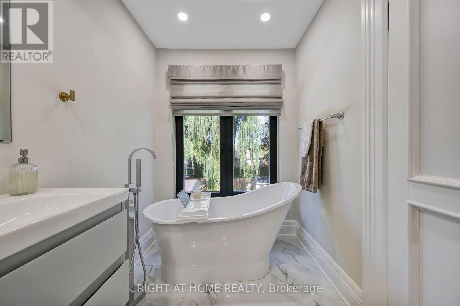 1017 Lorne Park Road Property Photo 23