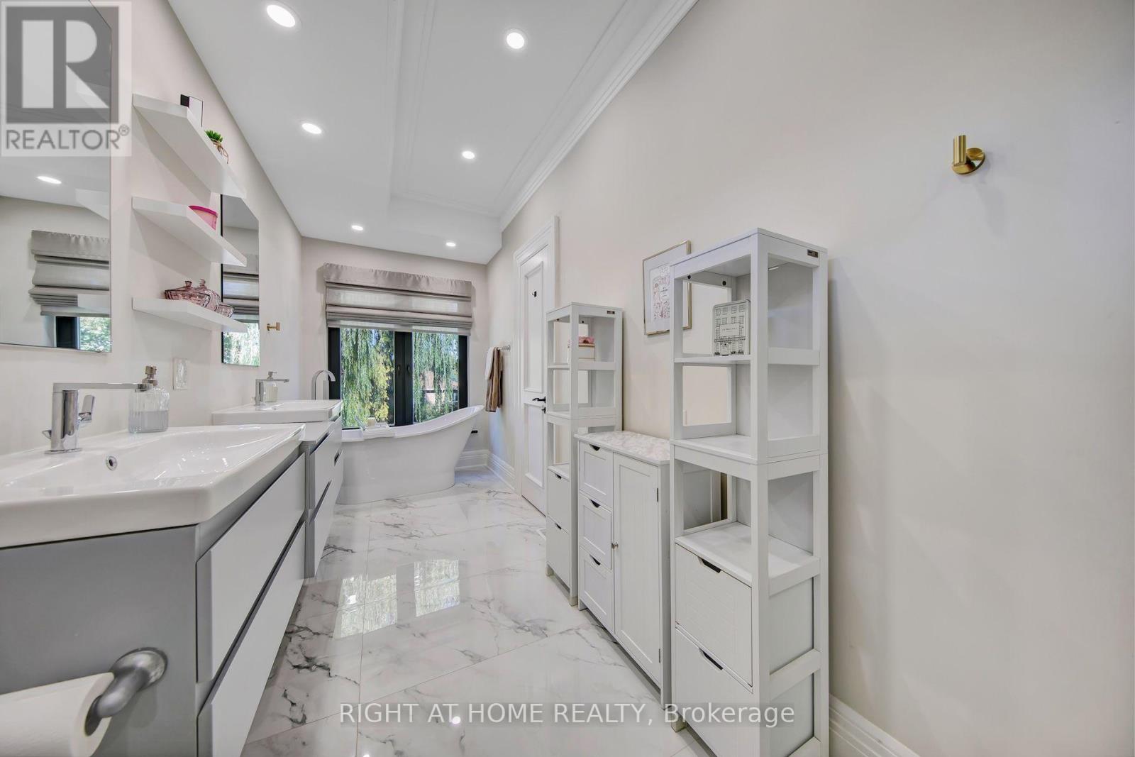 1017 Lorne Park Road Property Photo 24