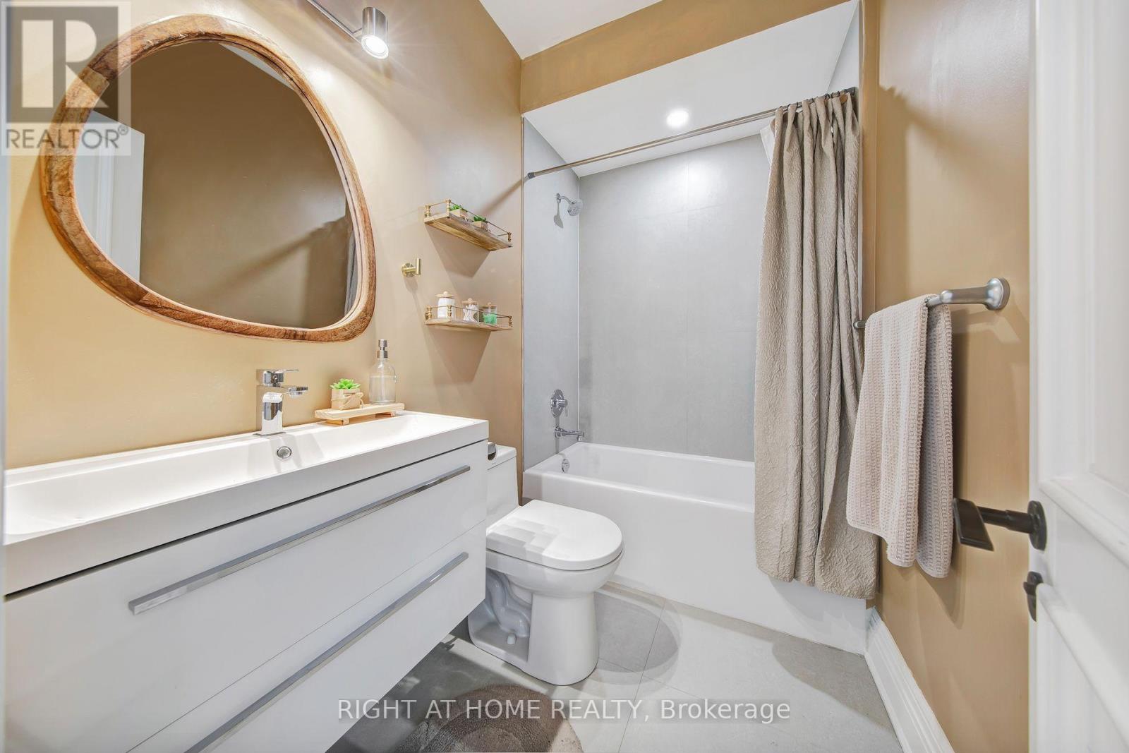 1017 Lorne Park Road Property Photo 29