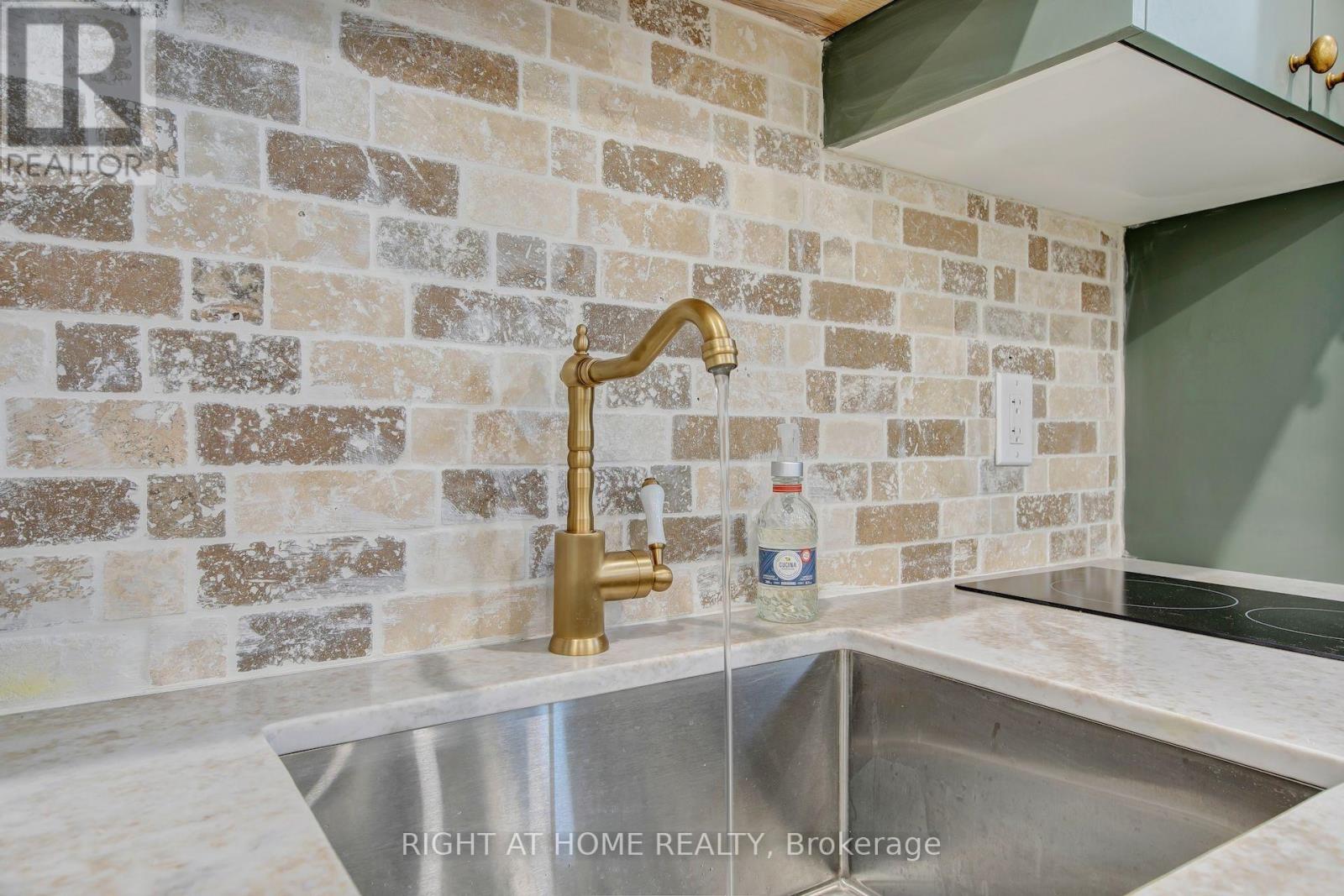1017 Lorne Park Road Property Photo 40