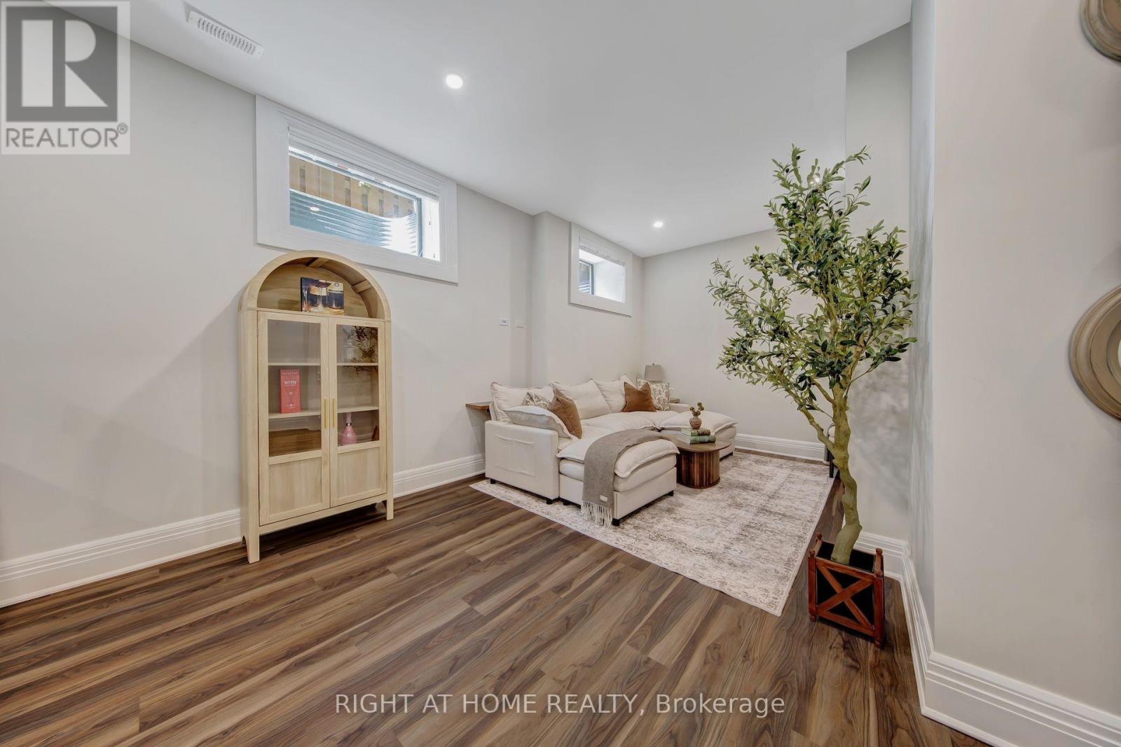1017 Lorne Park Road Property Photo 42