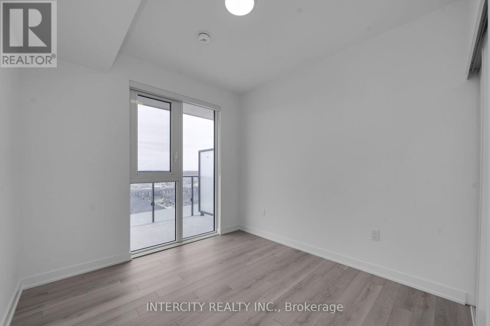 1016 - 15 Skyridge Drive E Property Photo 11
