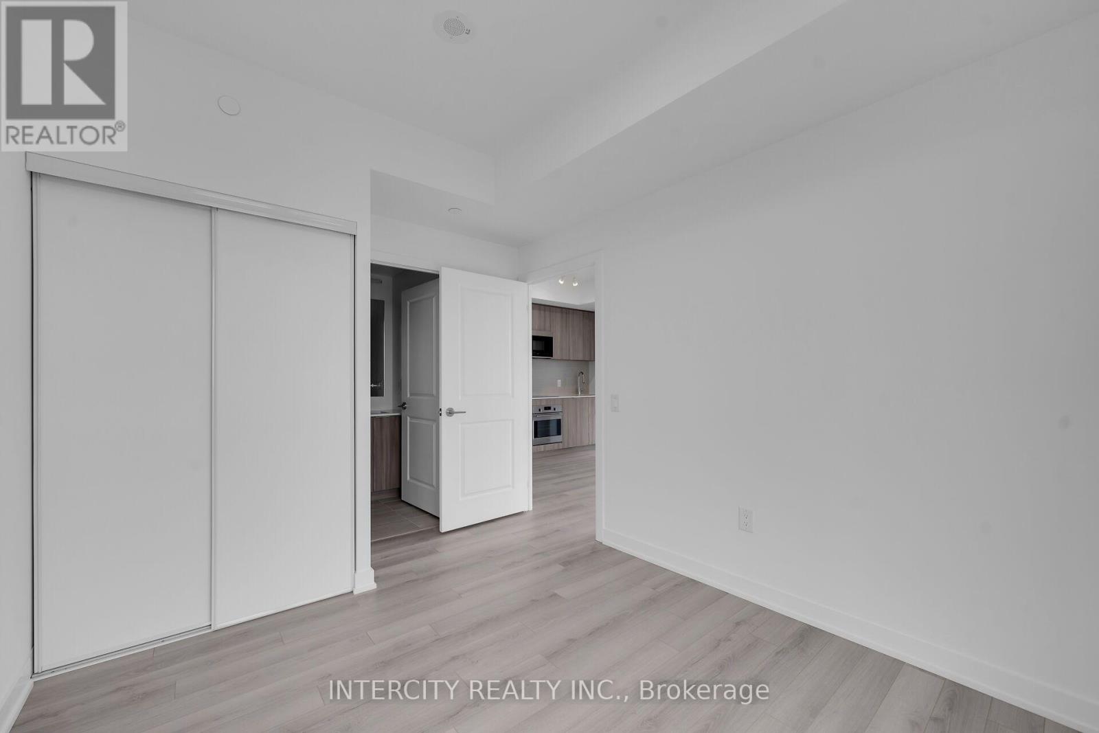 1016 - 15 Skyridge Drive E Property Photo 12