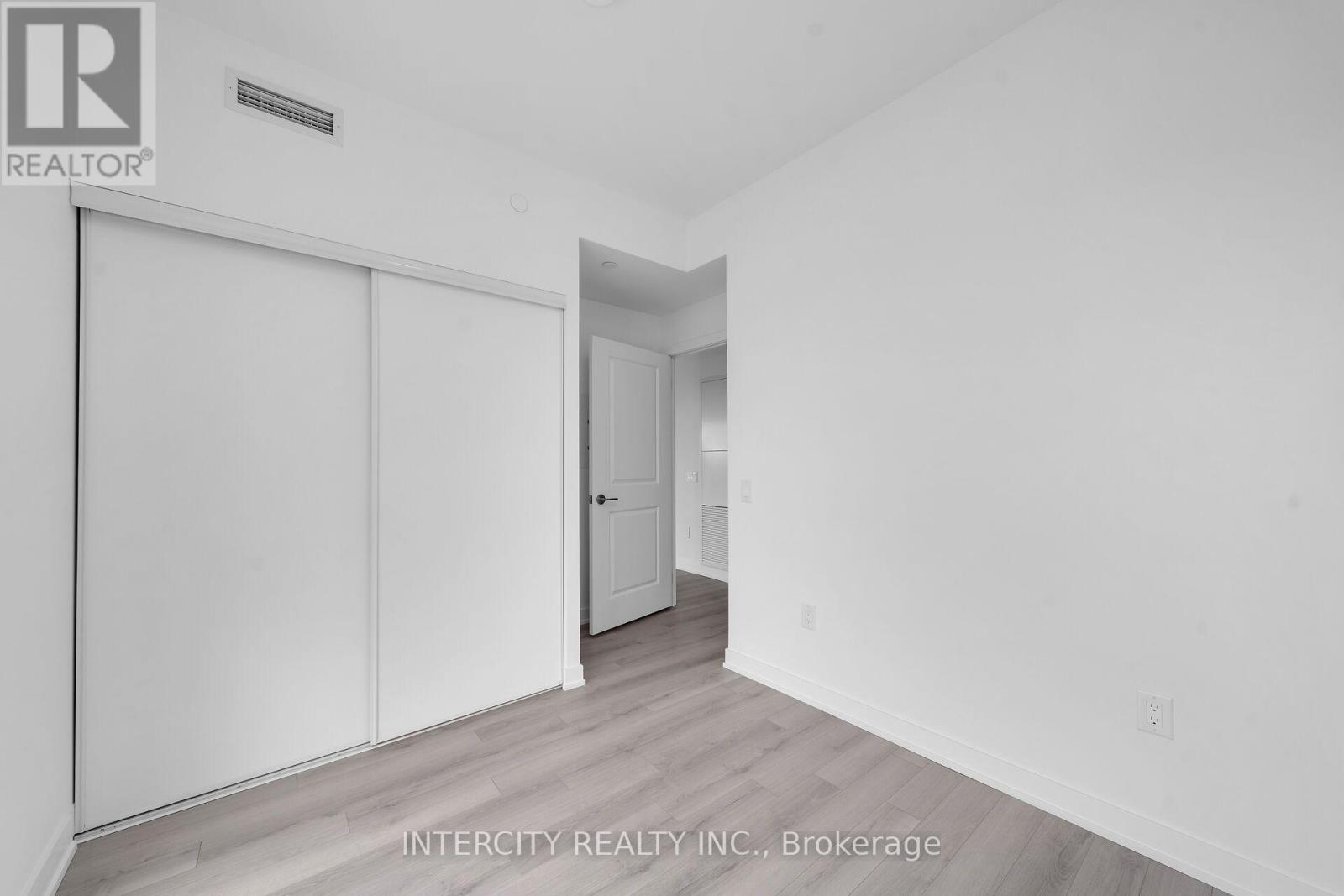 1016 - 15 Skyridge Drive E Property Photo 15