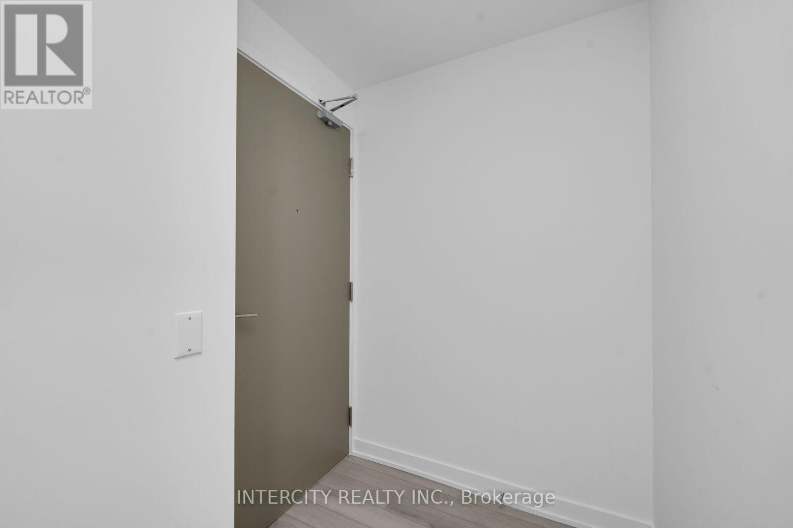 1107 - 15 Skyridge Drive E Property Photo 5