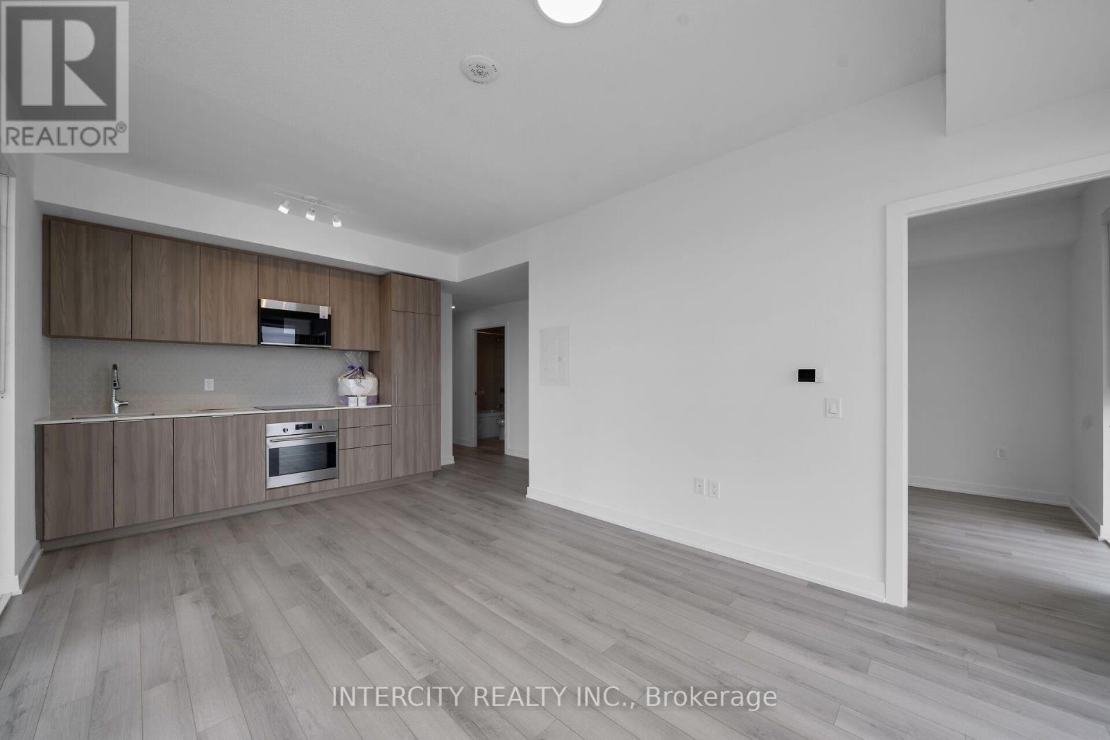 1107 - 15 Skyridge Drive E Property Photo 8