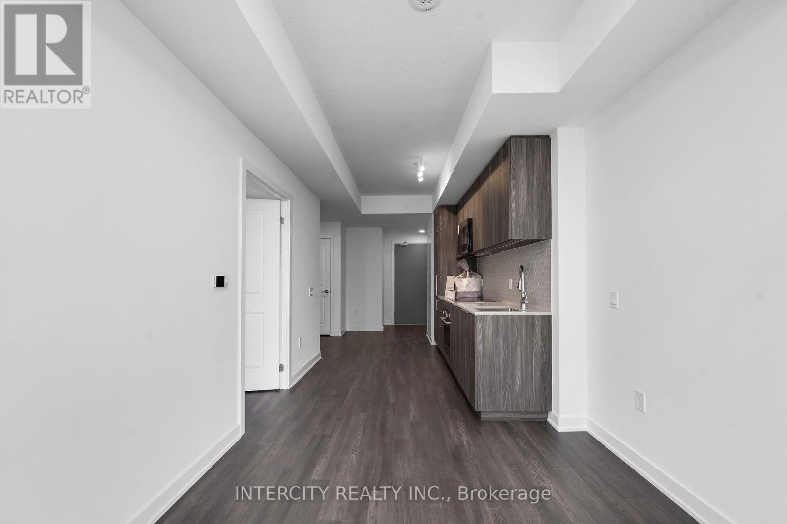 1108 - 15 Skyridge Drive E Property Photo 11