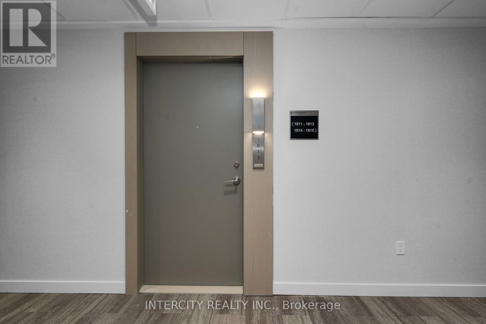 1813 - 15 Skyridge Drive E Property Photo 4