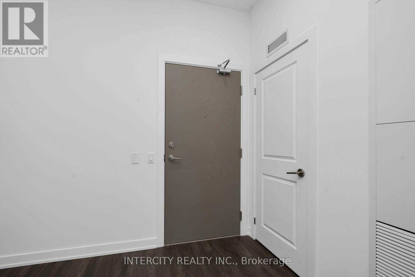 1813 - 15 Skyridge Drive E Property Photo 5