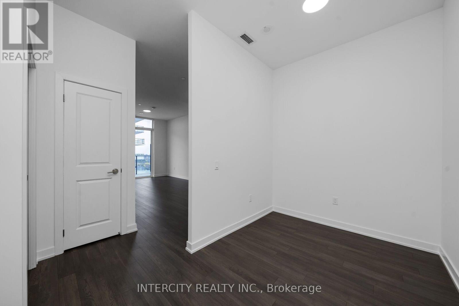 1813 - 15 Skyridge Drive E Property Photo 6