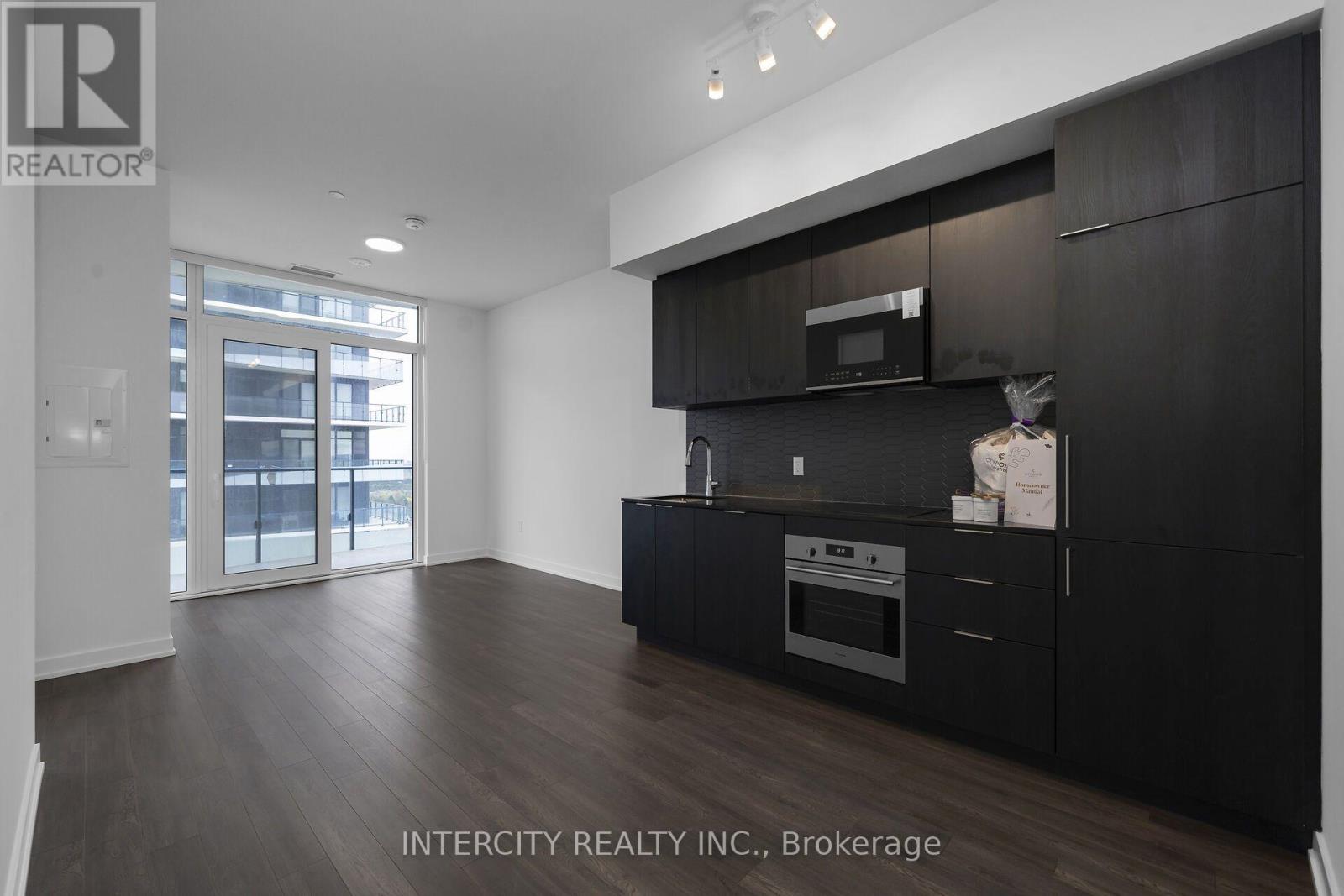 1813 - 15 Skyridge Drive E Property Photo 7