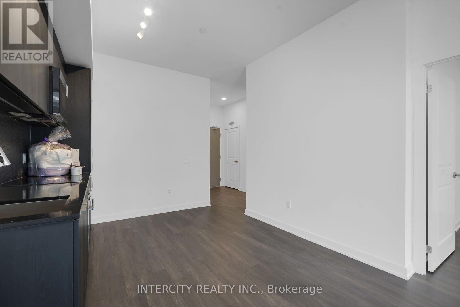 1813 - 15 Skyridge Drive E Property Photo 9