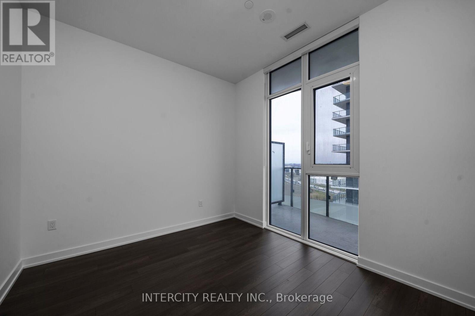 1813 - 15 Skyridge Drive E Property Photo 12
