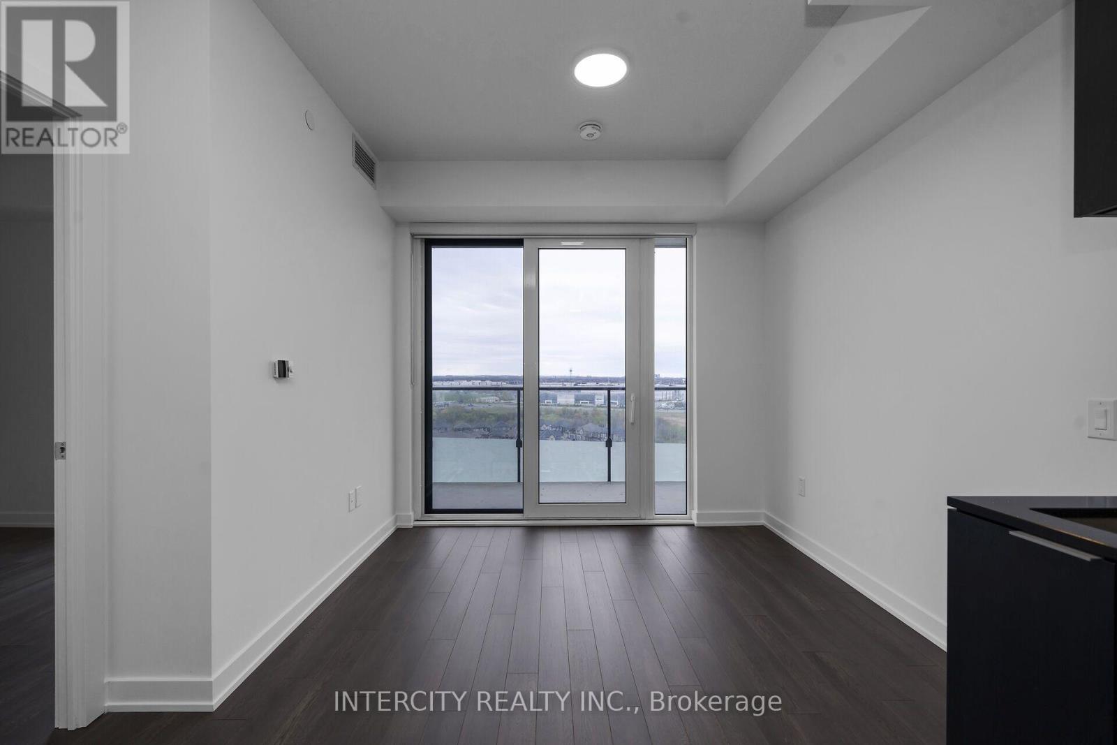 1221 - 15 Skyridge Drive E Property Photo 10