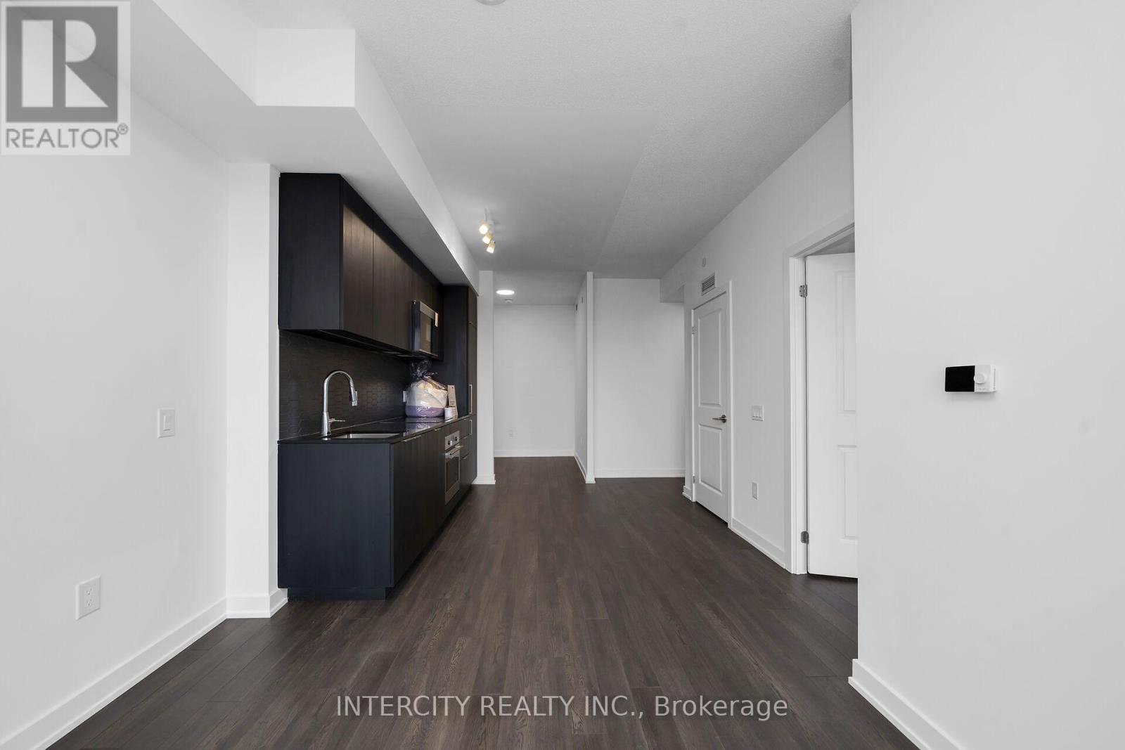 1221 - 15 Skyridge Drive E Property Photo 11