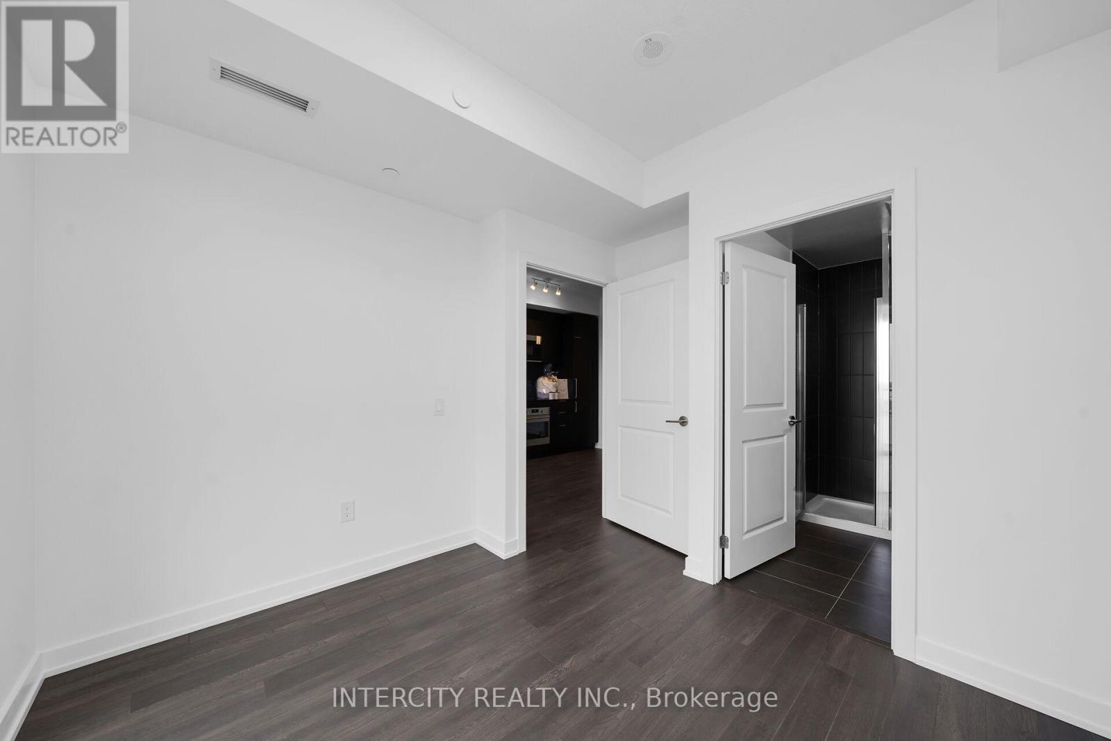 1221 - 15 Skyridge Drive E Property Photo 13