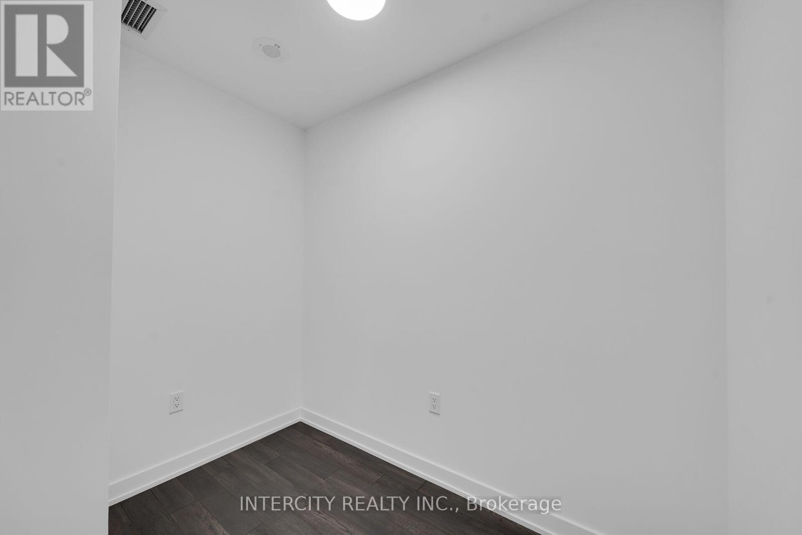 1221 - 15 Skyridge Drive E Property Photo 14