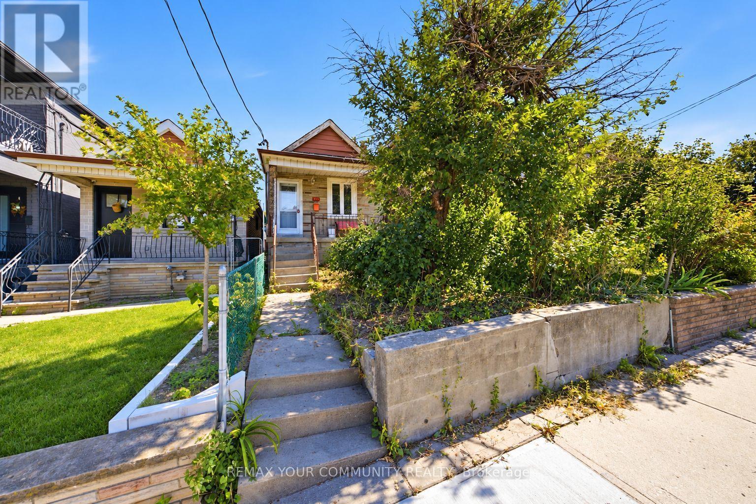 279 MCROBERTS AVENUE