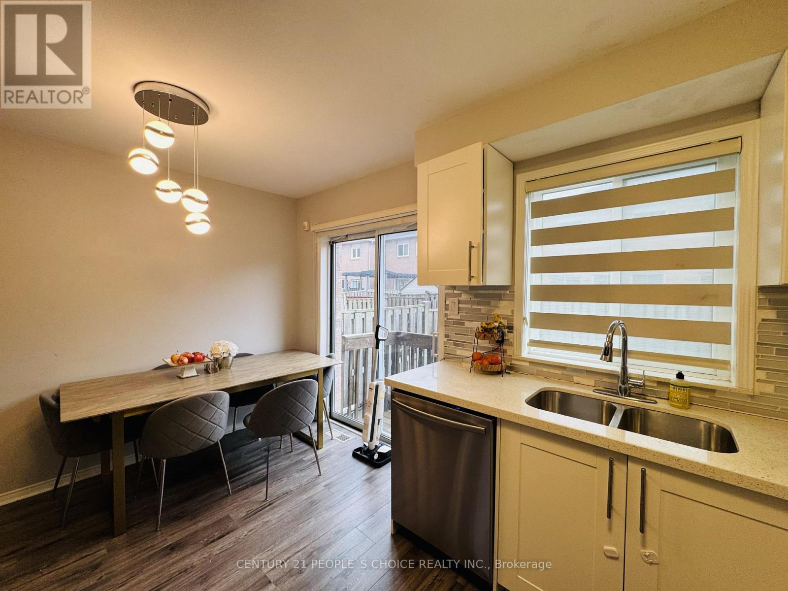 110 Spadina Road Property Photo 10