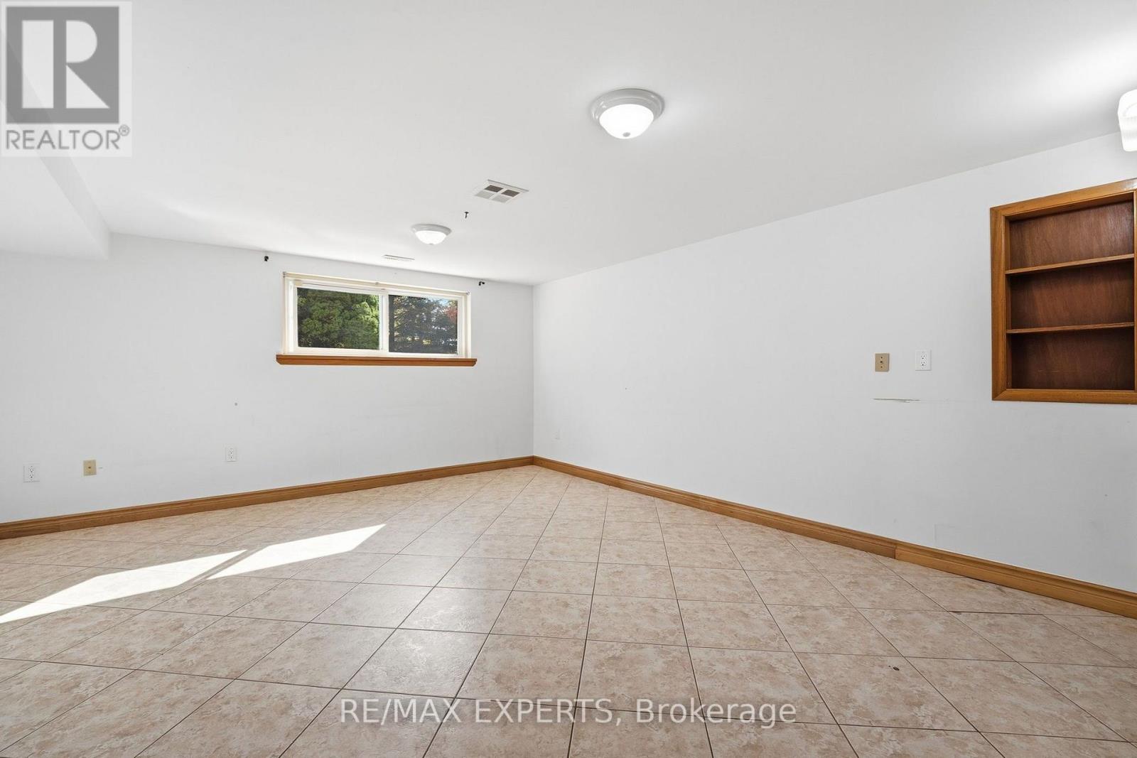Lower - 331 King Street E Property Photo 5