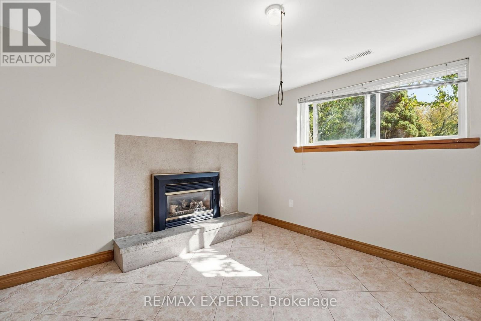 Lower - 331 King Street E Property Photo 9