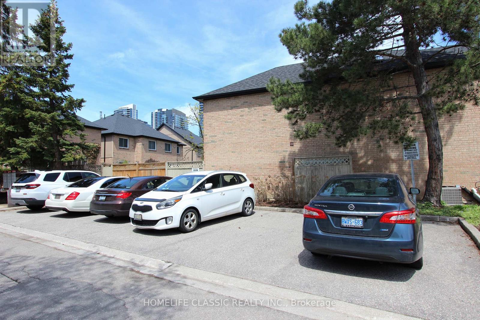 51 - 4635 Regents Terrace Property Photo 3