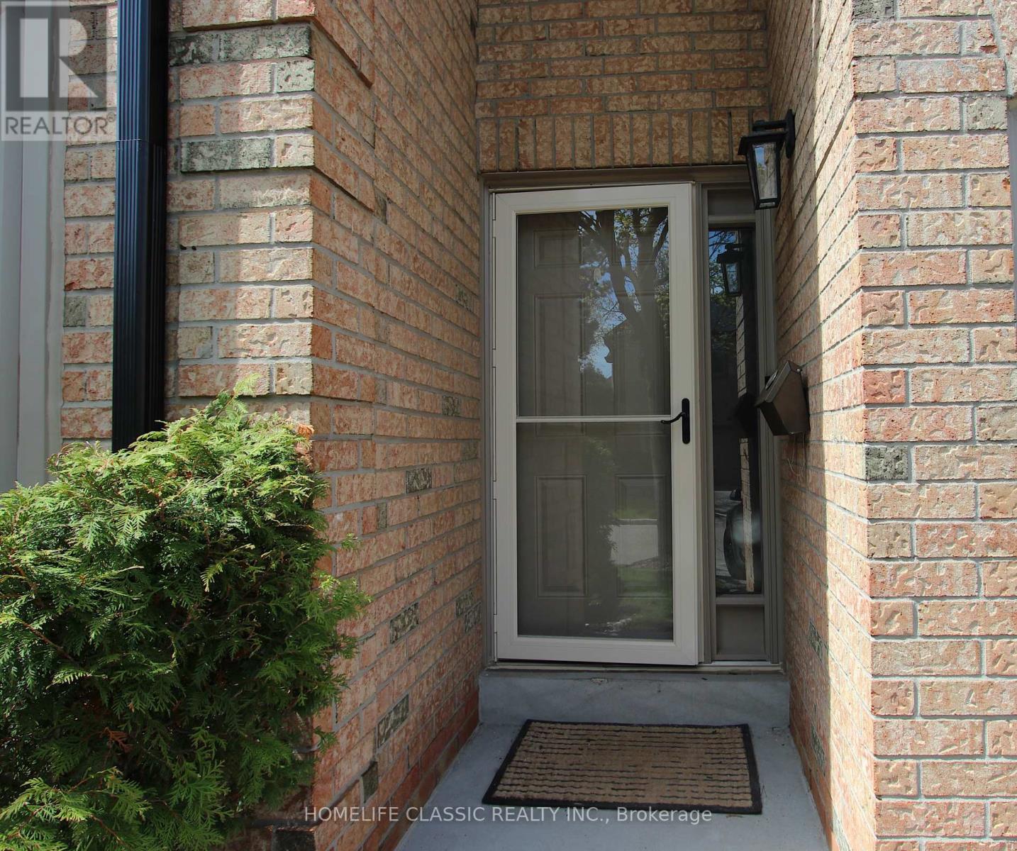 51 - 4635 Regents Terrace Property Photo 4