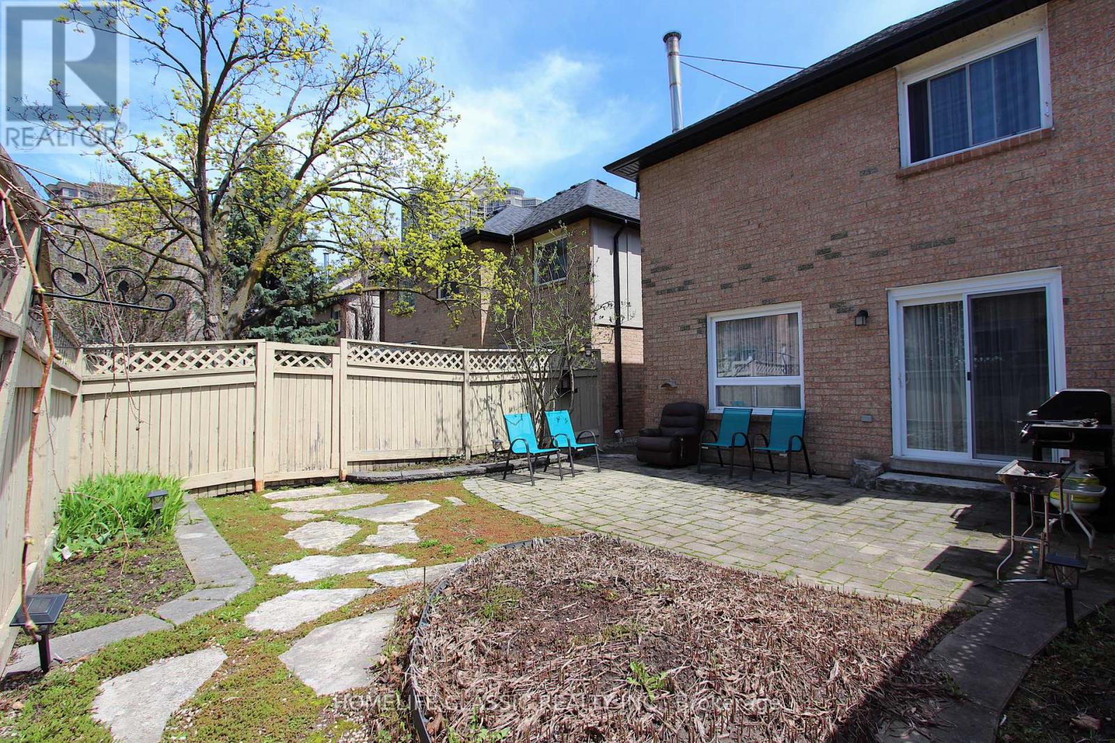 51 - 4635 Regents Terrace Property Photo 5