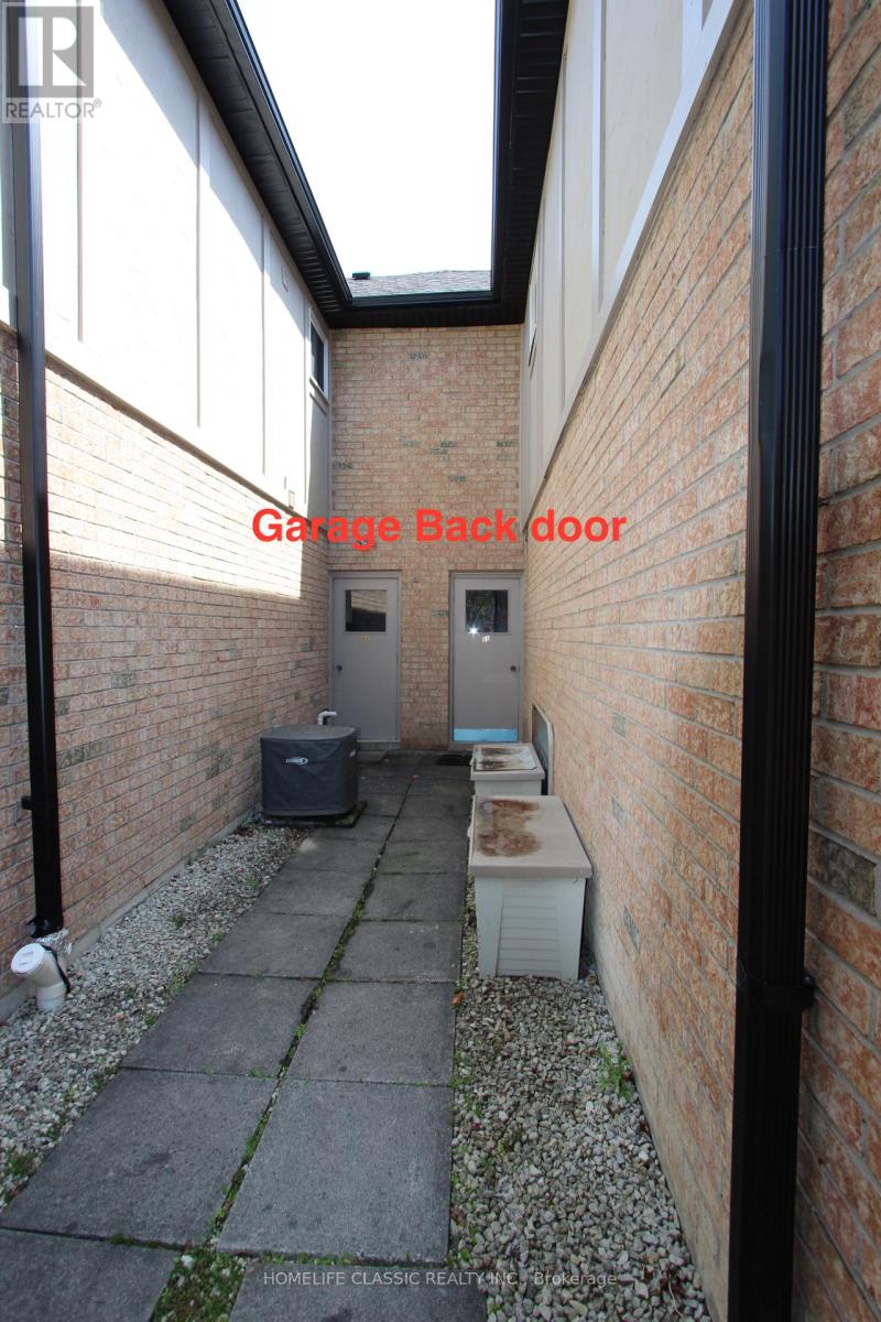 51 - 4635 Regents Terrace Property Photo 6