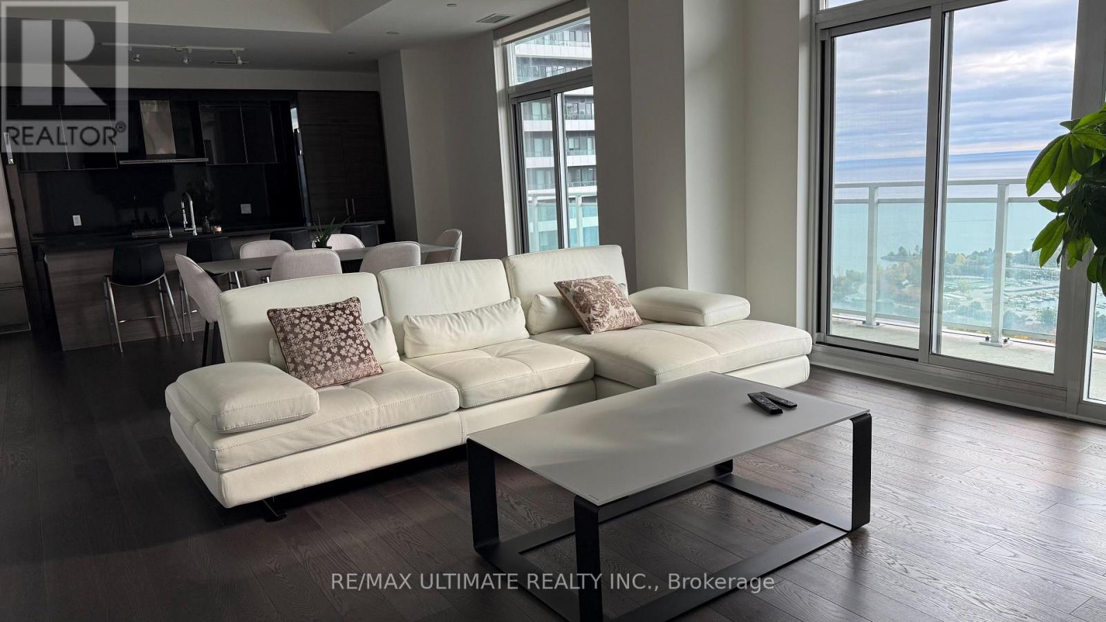 3901 - 33 Shore Breeze Drive Property Photo 4