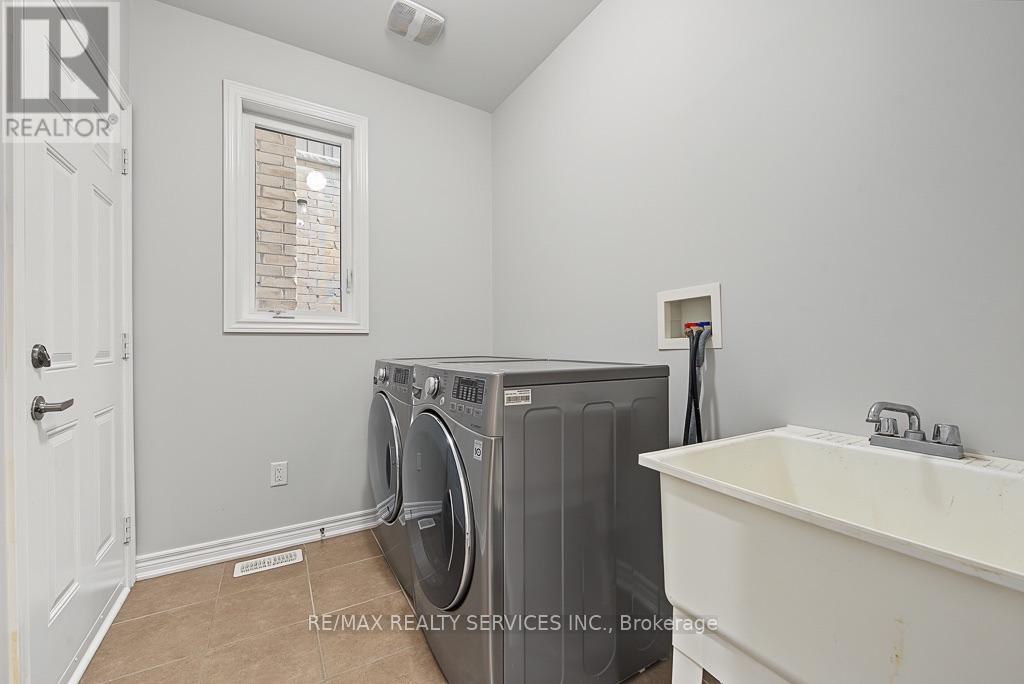 30 Naperton Drive Property Photo 15