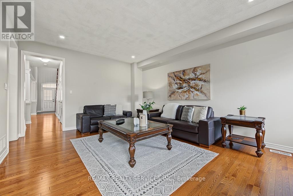 30 Naperton Drive Property Photo 17