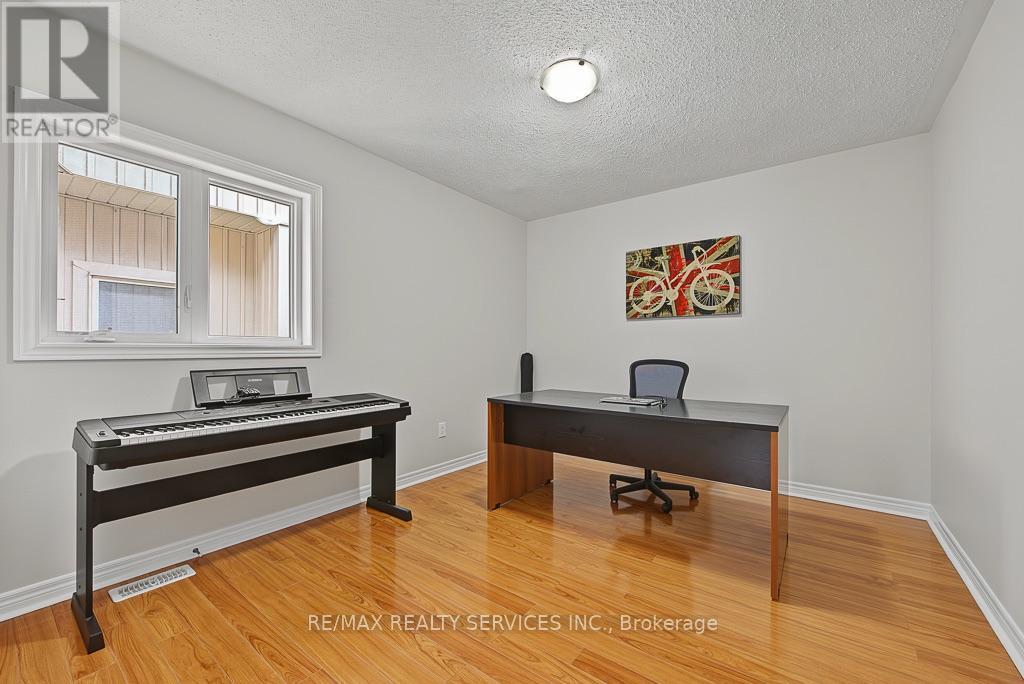 30 Naperton Drive Property Photo 32
