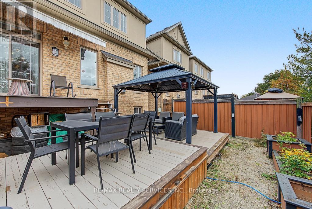30 Naperton Drive Property Photo 41