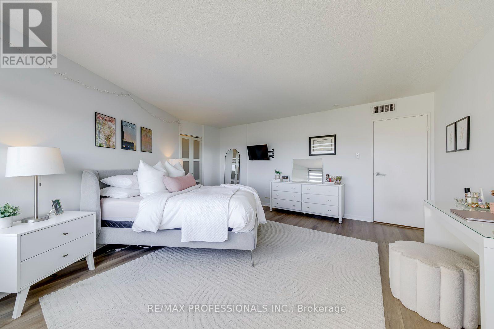 1401 - 1300 Bloor Street Property Photo 22