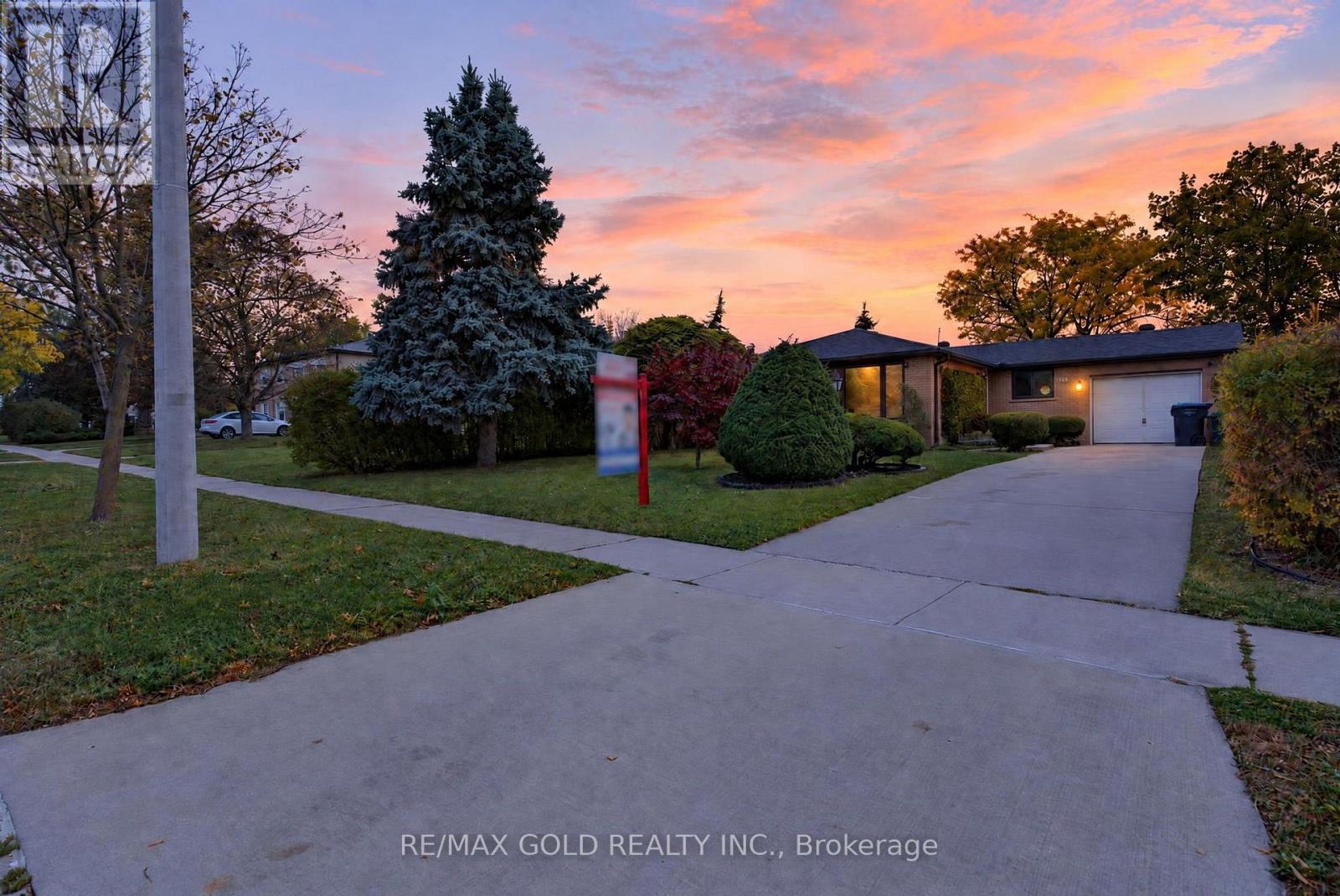 722 Balmoral Drive Property Photo 1