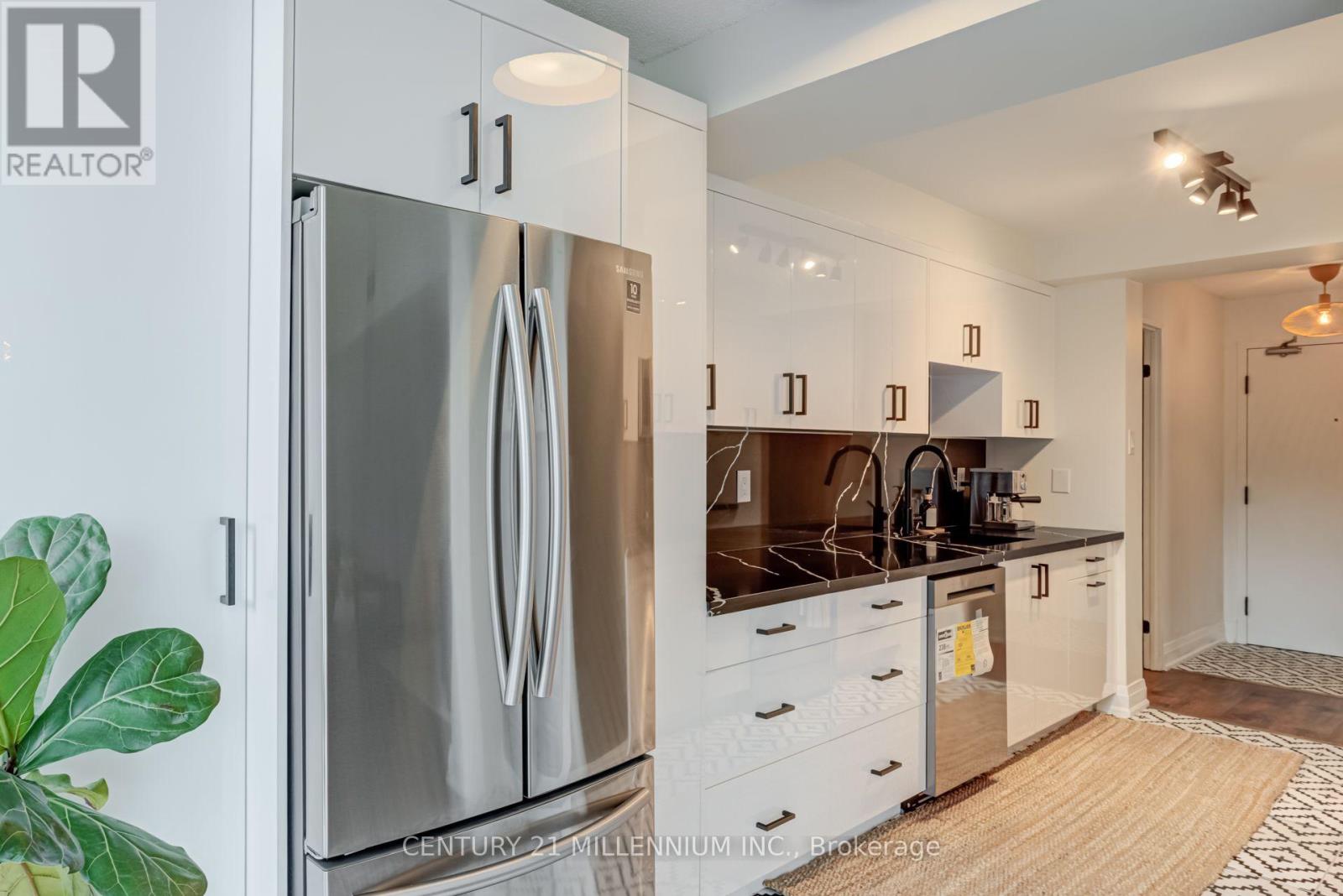 705 - 330 Rathburn Road W Property Photo 9