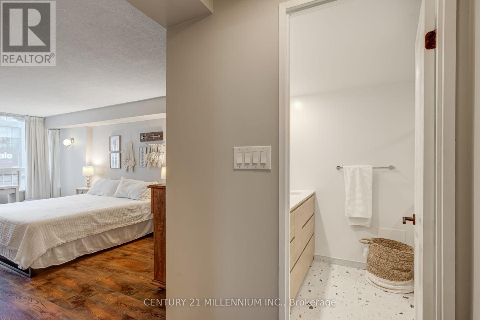 705 - 330 Rathburn Road W Property Photo 21