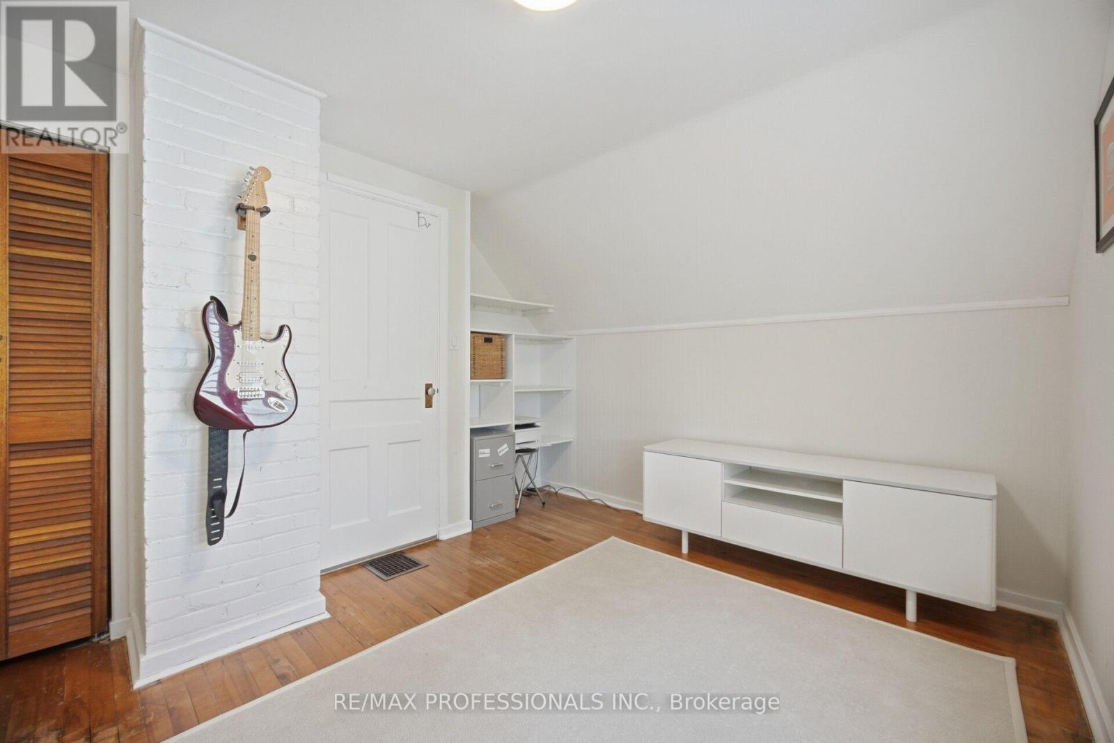 8 Smith Crescent Property Photo 23