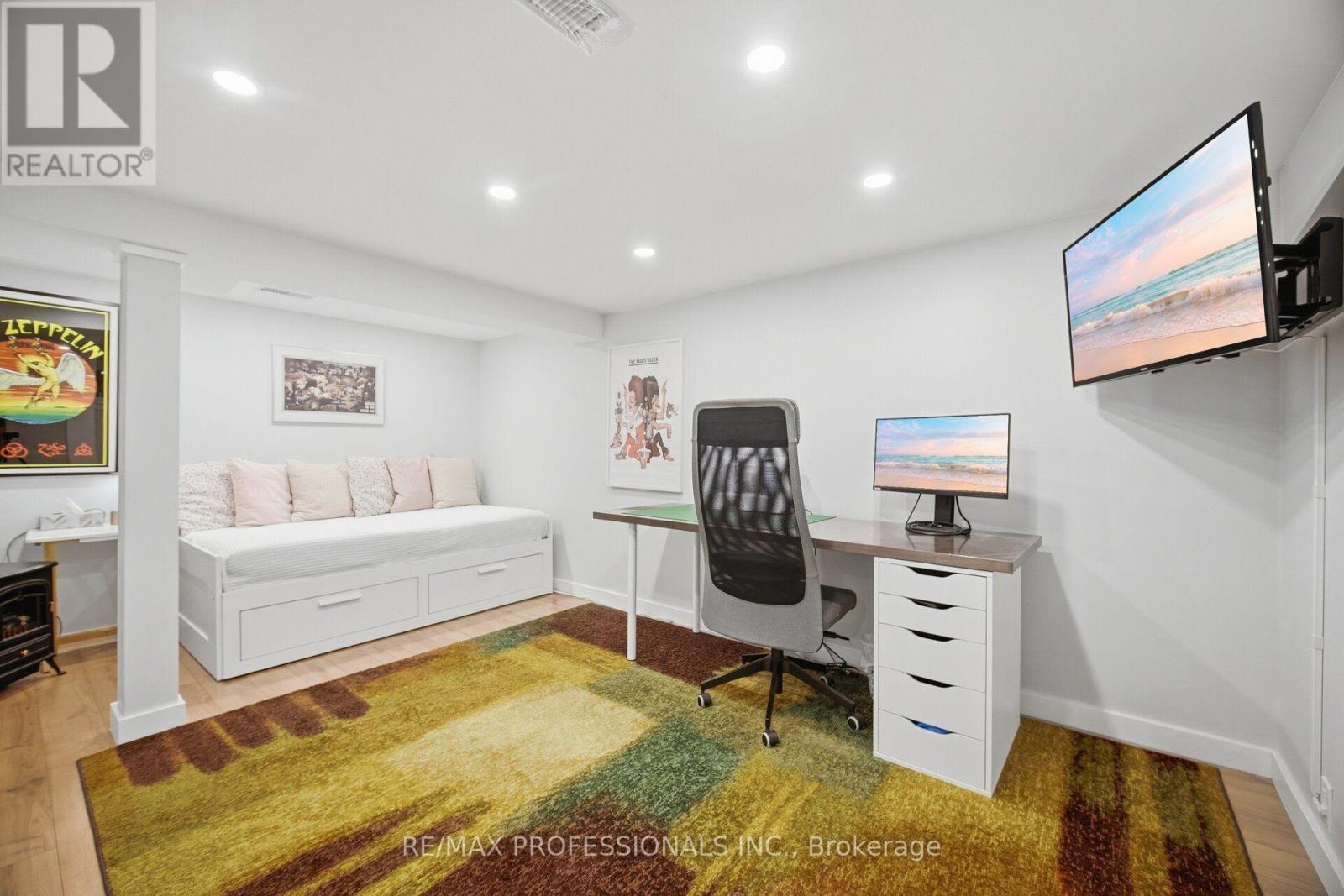 8 Smith Crescent Property Photo 26