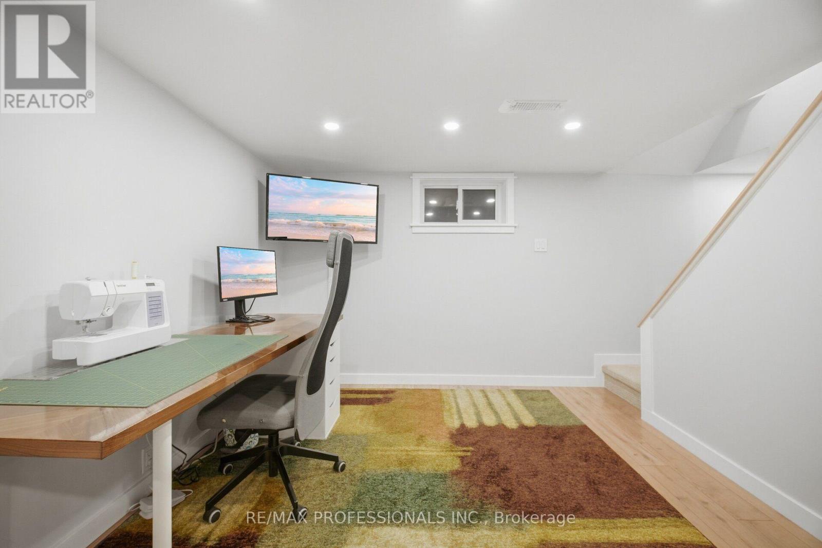 8 Smith Crescent Property Photo 27