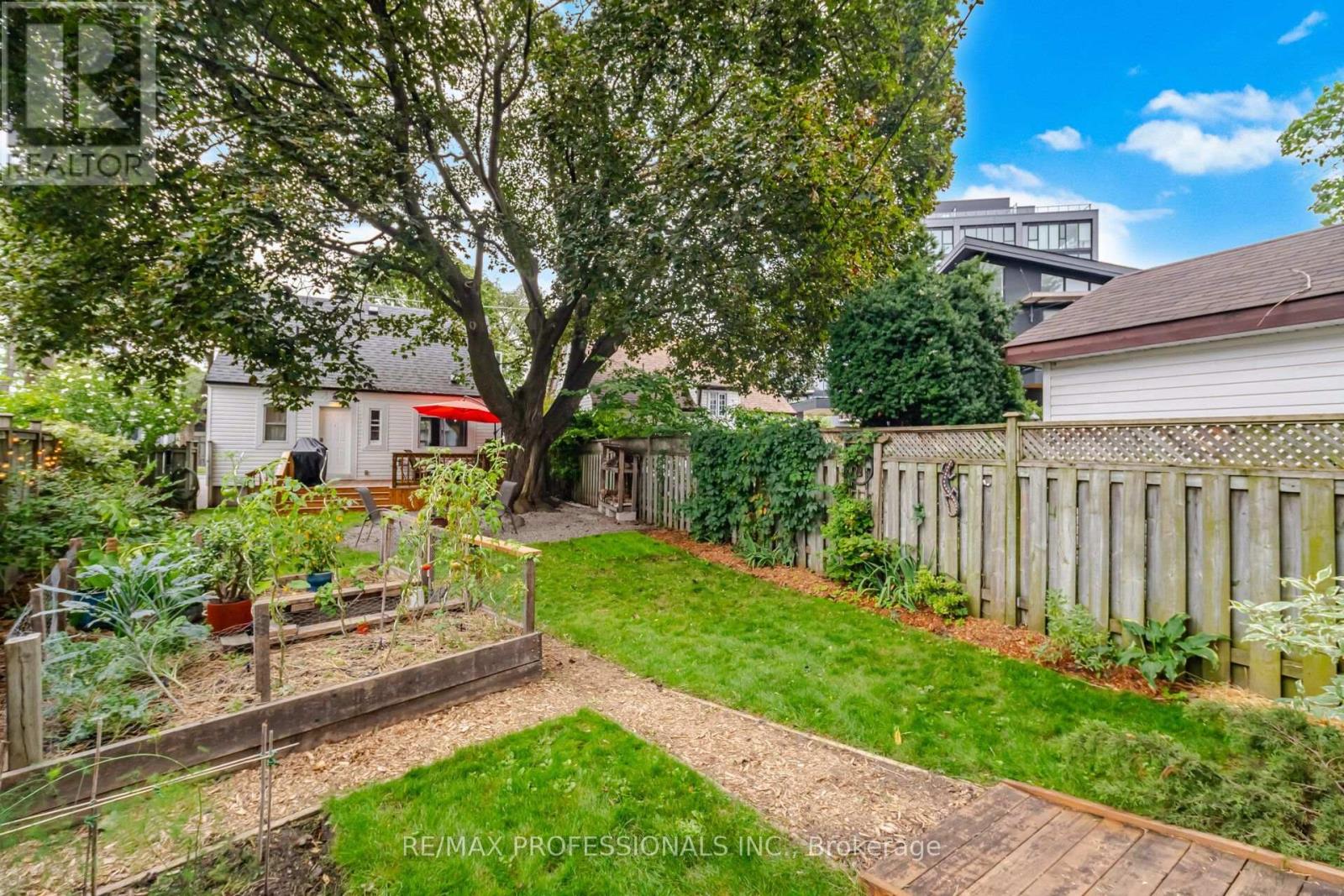 8 Smith Crescent Property Photo 38