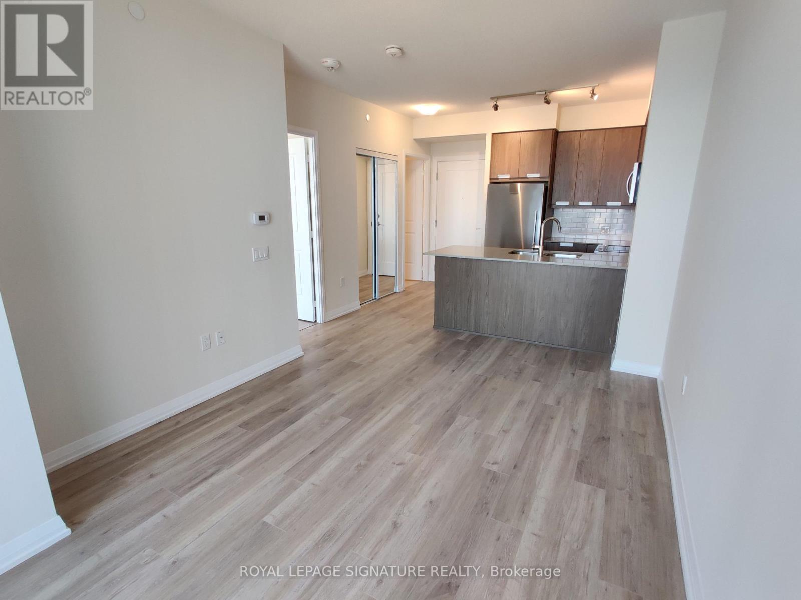 1012 - 35 Watergarden Drive Property Photo 10