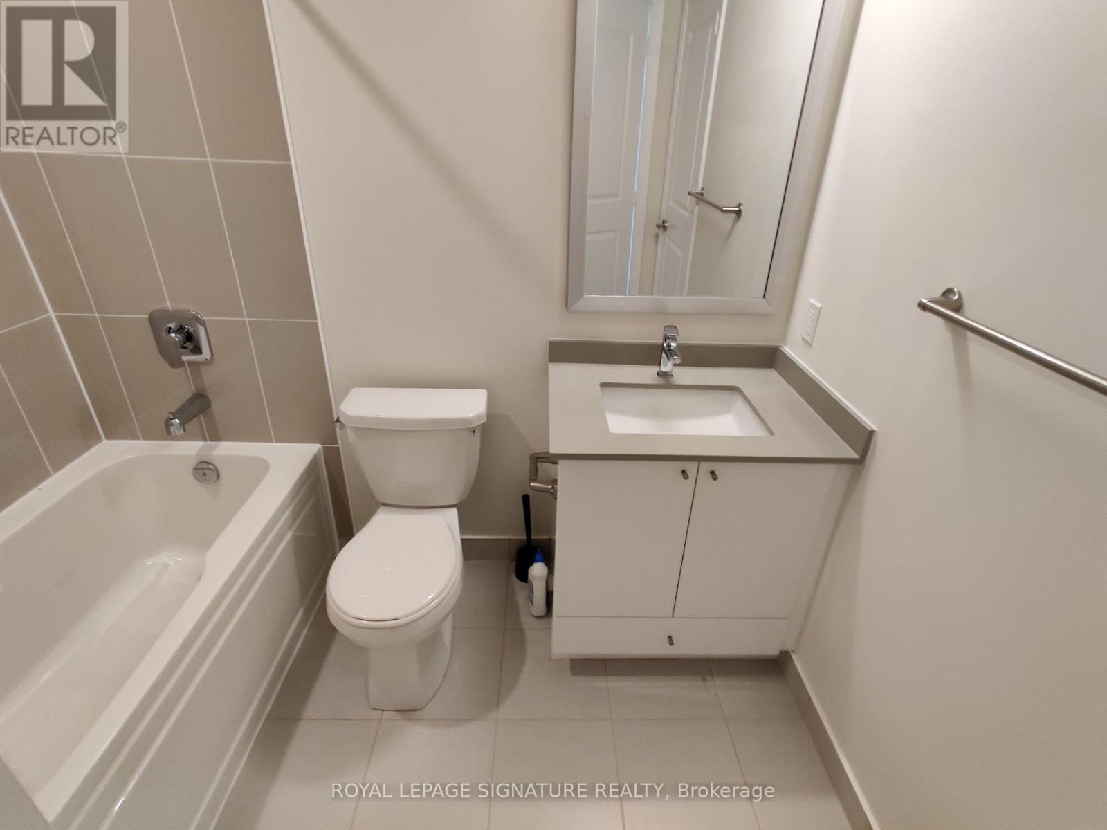 1012 - 35 Watergarden Drive Property Photo 14