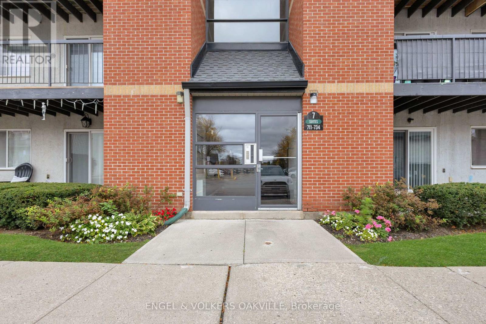 712 - 1450 Glen Abbey Gate Property Photo 2