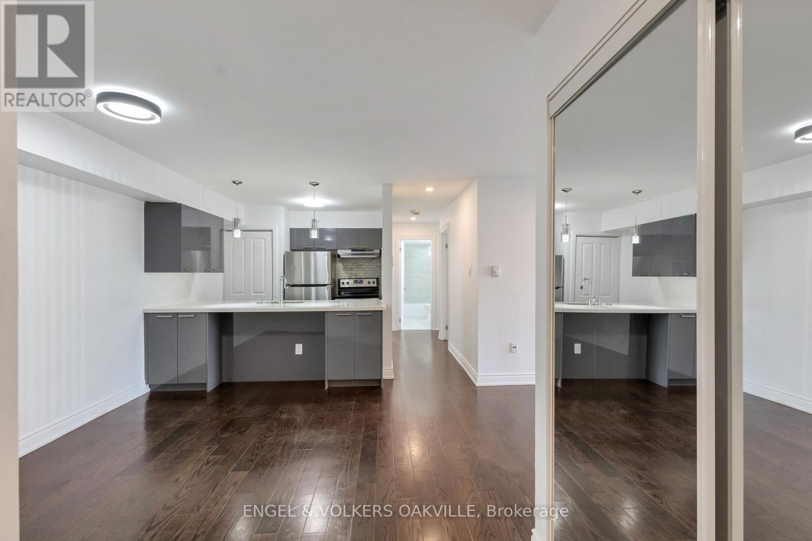 712 - 1450 Glen Abbey Gate Property Photo 4