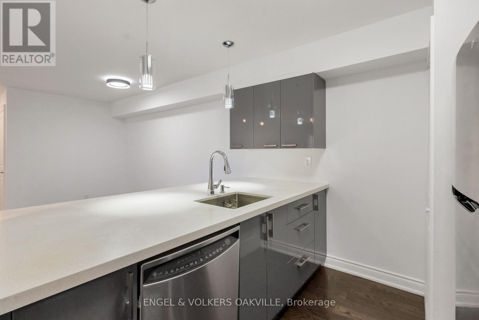 712 - 1450 Glen Abbey Gate Property Photo 8