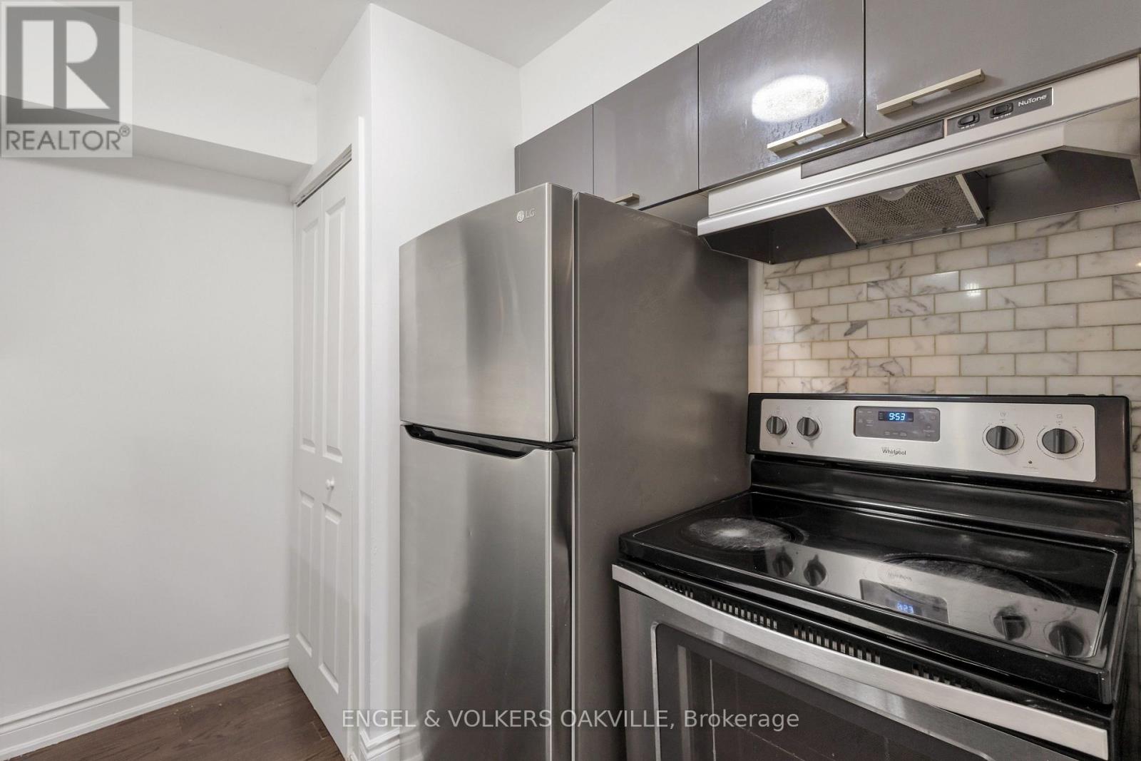 712 - 1450 Glen Abbey Gate Property Photo 9