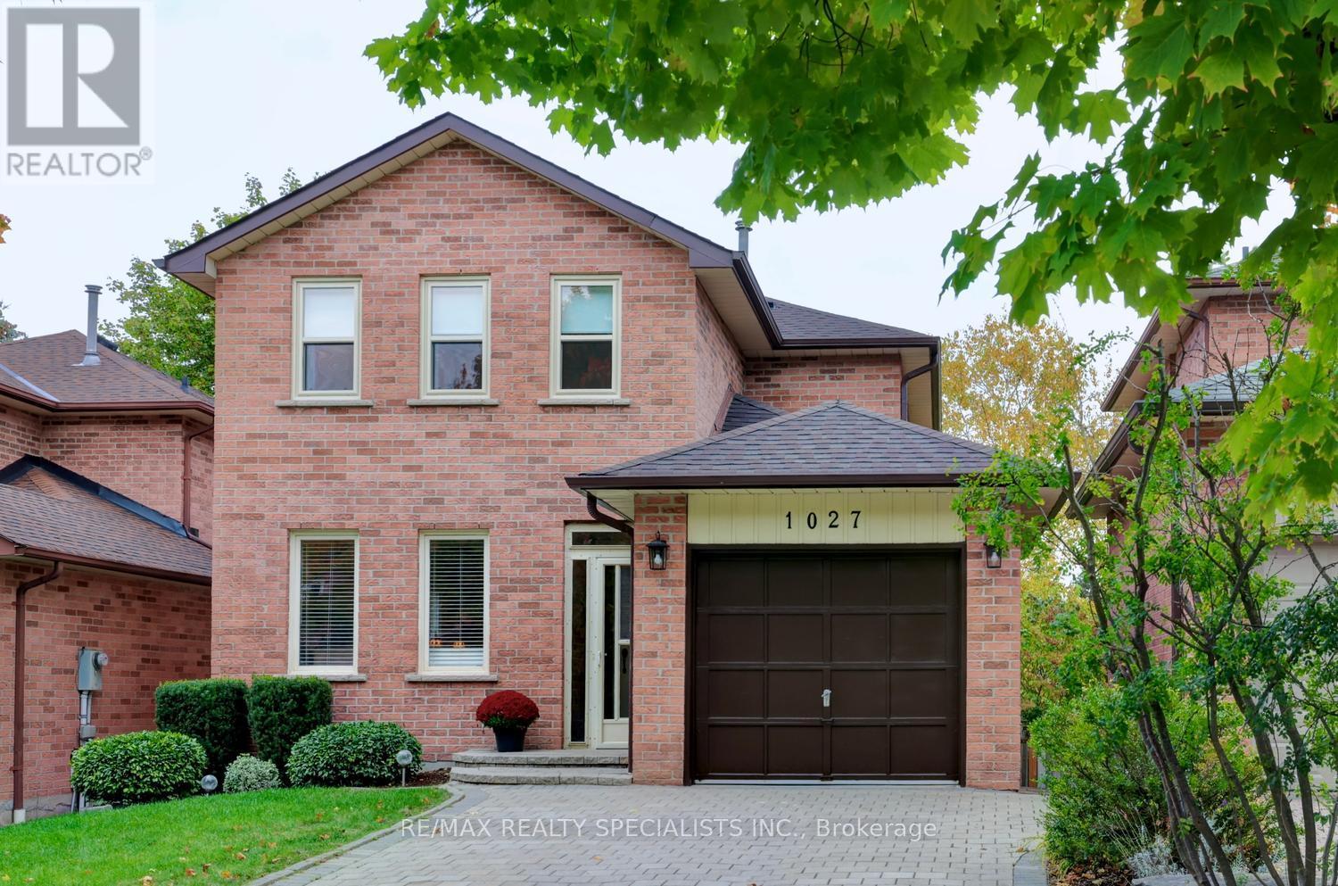 1027 Serdica Court Property Photo 1